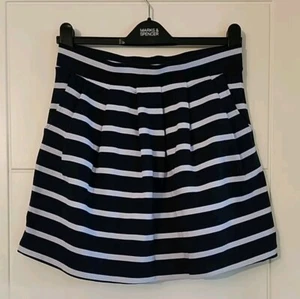 Esmara Stripy Comfy Navy And White Mini A Line Skirt Elastic Waist Size 10 - Picture 1 of 8