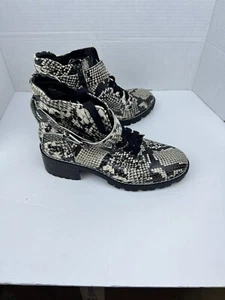 Women's BCBGeneration BCBGMAXAZRIA Nubi Lug Sole Combat Boot Size 8 Snake Skin - Picture 1 of 10