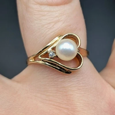 Anillo delicado corazón de diamantes y perlas de oro amarillo plomada de 10 k tamaño 5,75 2,34 g Foto 1 de 4