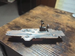 Miniatura temperamatite in bronzo portaerei pressofuso 5,5"  - Foto 1 di 4