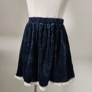 Knitwaves Anfang 90er Vintage schwarzer Samt Minirock mit Spitzenbesatz. JUGEND MITTEL. - Bild 1 von 6