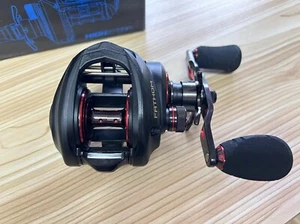 Penn Fathom FTH300LPHS Low Profile Baitcastrolle | Black&Red Angeln Multiplikator - Bild 1 von 4