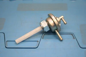 Benzinhahn Unterdruck geschraubt passend für Honda Lead 50 80 für Tank  - Bild 1 von 1
