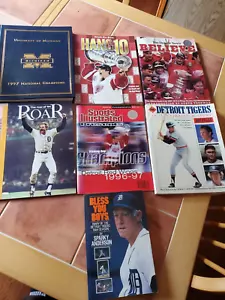 Book Lot Of Detroit Red Wings, Tigers, University of Michigan Football Champions - Bild 1 von 3