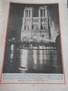 Sur le parvis de Notre Dame merveilleusement illuminée au soir Print 1933 - Foto 1 di 1