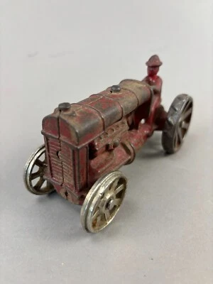 Antiguo tractor agrícola Fordson pintado rojo arcade de hierro fundido años 20 30 de colección Foto 1 de 4