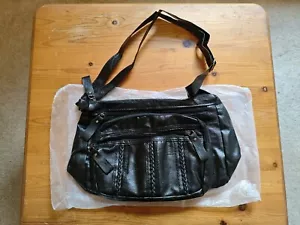 Womens Shoulder/Messenger PU Handbag,Unbranded New,Black,Strap,Pockets,Zips,NWOT - Picture 1 of 15
