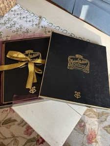 Harry Potter Gryffindor Scarf Noble Collection Madam Malkin Box 100% Lambswool - Picture 1 of 6