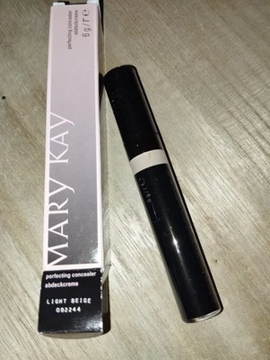 Perfecting Concealer Abdeckcreme Light Beige Wert 25 € - Bild 1 von 2