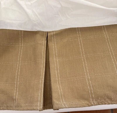 FALDA CAMA TOMMY HILFIGER CAL/KING CON ESQUINAS DIVIDIDAS Y UN PLIEGUE A CADA LADO ~ BRONCEADO Foto 1 de 4