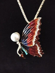 Impresionante Collar Grande Betsy Johnson Esmalte Rojo, Estrás y Perla Mariposa - Imagen 1 de 5