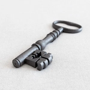 Antique Key, Magnificent Large Antique Key from the Victorian Era England, 1800s - Picture 1 of 9