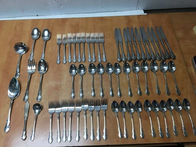 Juego de cubiertos de acero inoxidable Oneida Community Tennyson Cube Heirloom de 61 piezas - Imagen 1 de 4