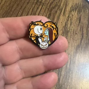 JACK AND SALLEY HEART PIN NIGHTMARE BEFORE CHRISTMAS - Picture 1 of 2