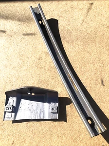 1970 71 2 CUDA CHALLENGER DOOR GLASS UP WINDOW GUIDE TRACK 2895641 LEFT AAR T/A - Picture 1 of 14
