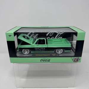 M2 Machines 1/24 Coca Cola 1973 Chevrolet Cheyenne 10 verde WMTS01 - Foto 1 di 11