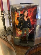 Barbie Collector Edition The Hunger Games Katniss Everdeen ( Jennifer  Lawrence ) - Arte em Miniaturas