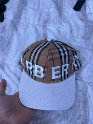 Burberry Sombrero Tapa Blanco Bordado Foto 1 de 3