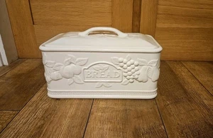 RAR Vintage weiß glasierter Brotkasten geprägte Früchte Keramik St. Michael - Bild 1 von 15