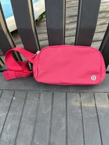 Lululemon Everywhere 1L Gürteltasche, Crossbody Bauchtasche in Hot Pink NEU - Bild 1 von 6
