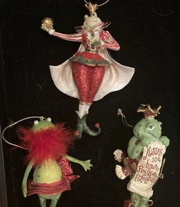 Anthropomorphic Frogs 3 Resin Ornaments Goofy Eccentric Whimsical - Picture 1 of 10