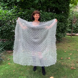 Grand Châle Gris argent tricoté à la main/ Cadeau femme/ Chale russe d Orenbourg - Imagen 1 de 1
