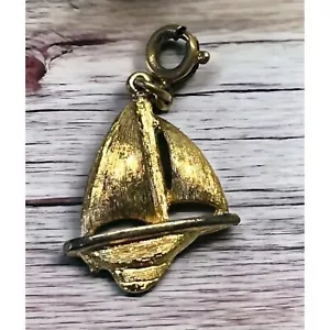 Vintage Monet Charm Segelboot Maritim goldfarben für Armband Strand Schiff Boot - Bild 1 von 6