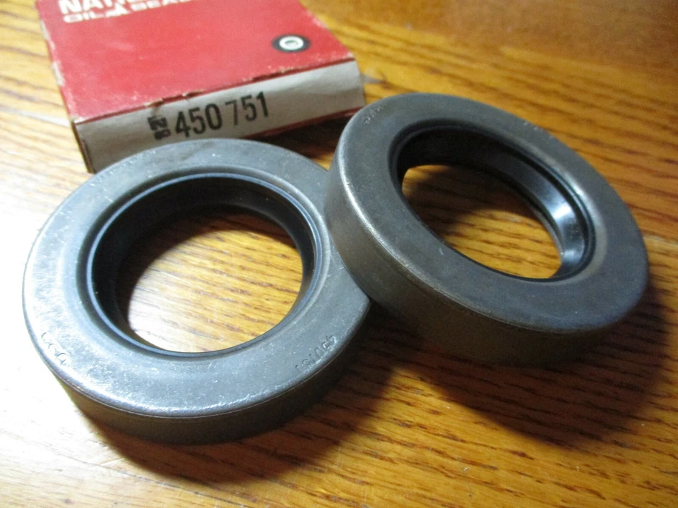 1946 47 48 49 50 51 52 53 54 55  CHRYSLER CROWN IMPERIAL  Rear Wheel Inner Seals — 第 1/1 张图片