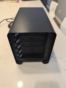 Drobo 5D DRDR5-A 256GB Cache 4-3TB HGST Drives Excellent Condition - Afbeelding 1 van 5