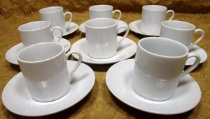 Vintage HIC JAPAN - ganz weiß - Porzellan Expresso/Demitasse 8 Tassen & 10 Untertassen - 2 Unzen - Bild 1 von 9