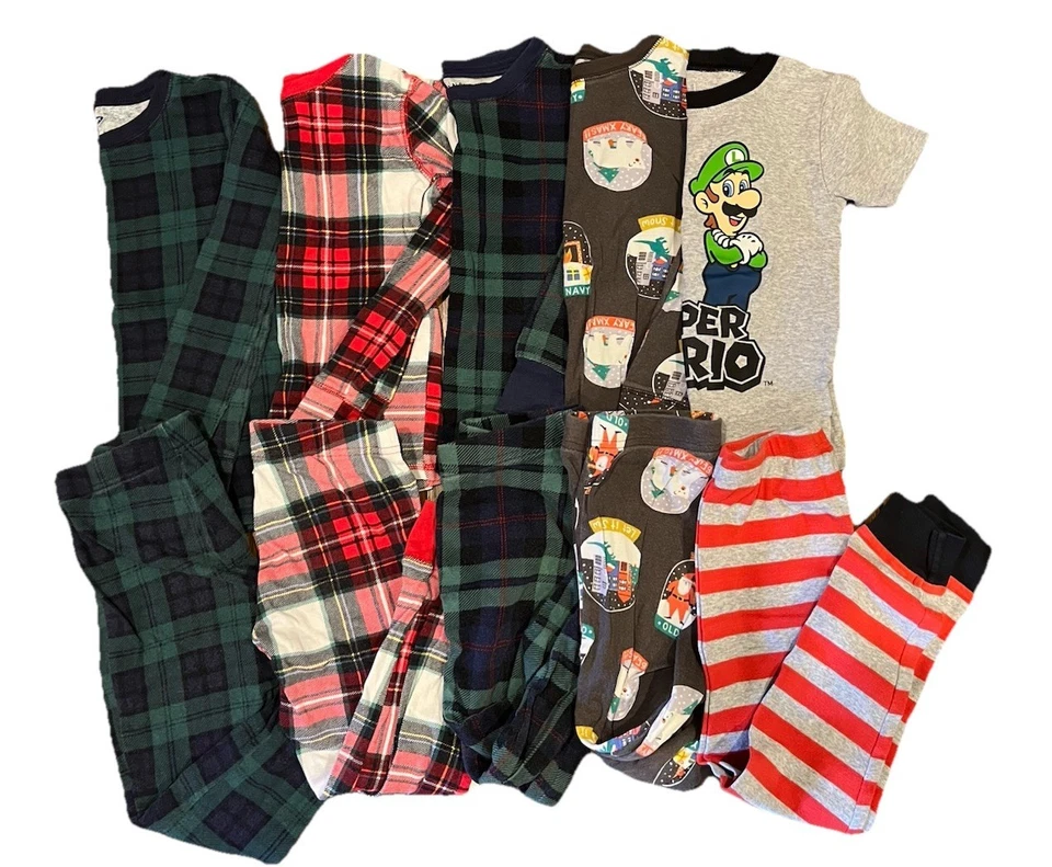 Lot Of 5 - Boys Christmas and Super Mario Pajama Complete Sets,  Size 6 - Image 1 of 4