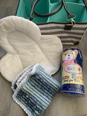 Lote Bebé Artículos Mixtos Organizador Medela Extractor de Lechera Manta Cojín Foto 1 de 4