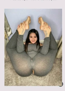 2.5x3.5" Premium Foto Impresión ACEO Tarjeta Modelo Curvilíneo Bigbutt Leggins Yoga Streach  - Imagen 1 de 1