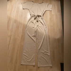 NEW WOMENS GORGEOUS 1 Pc JUMPSUIT SMALL - Picture 1 of 4