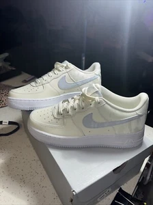Nike Air Force 1 (GS) Schuhe Big Kid’s Gr. 7Y Pale Ivory/Grey CT3839-110 - Bild 1 von 8