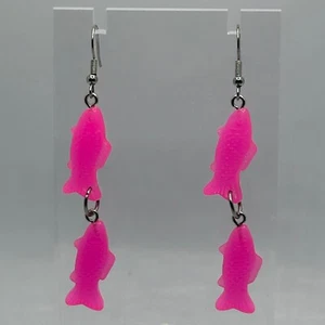 Helle Fisch Ohrringe, Fisch Ohrring aus Resin. 7 cm lang rosa lila - Bild 1 von 44