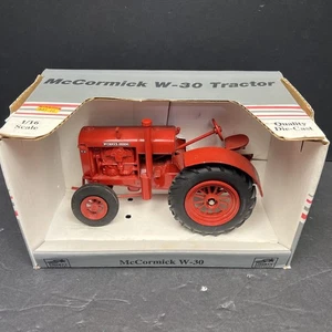 De colección McCormick Deering W-30 En Tractor de Goma Escala 1:16 Rojo Granja Tractor Estuche IH - Imagen 1 de 20
