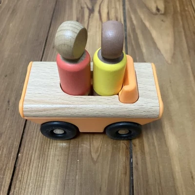 Lovevery Coche Speedster de Dos Plazas y 2 Clavijas Personas del Observador Juego Kit Foto 1 de 4