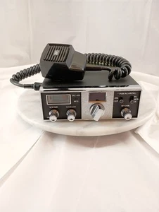 VINTAGE REALISTIC TRC469 CB RADIO UNTESTED NO POWER CABLE - Photo 1/6