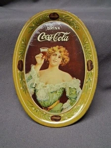 Bandeja Coca Cola pequeña vintage impresa 1973 metal - Imagen 1 de 3
