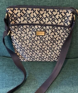 Tommy Hilfiger Flat Crossbody Shoulder Bag/Purse-Zipper-Navy Blue Logo Print - Picture 1 of 10