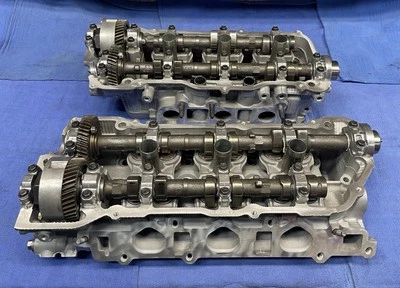 Lexus 3.3 RX330 ES330 RX400 3MZFE Cylinder Heads. Foto 1 de 4