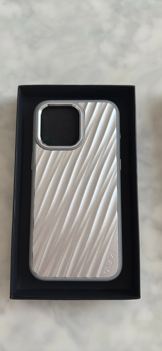 超美品　TUMI アルミケース　iPhone15 PRO シルバー 超美品 TUMI アルミケース iPhone15 PRO シルバー 超美品 TUMI アルミ