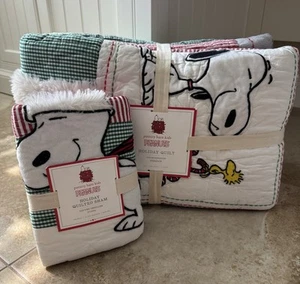 Pottery Barn Kids ~PEANUTS HOLIDAY~ TWIN QUILT & STD SHAM ~CHRISTMAS~ SNOOPY - Picture 1 of 2