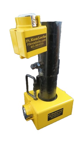 Gooseneck Round Tube Coupler/Hitch Trailer Lock Combo (TwoTrimax puck locks i...