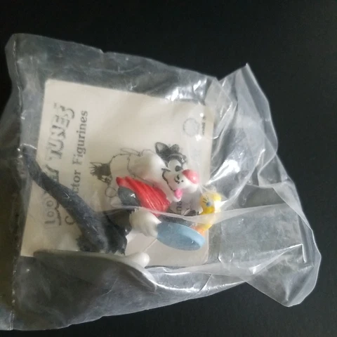 VTG SHELL GAS LOONEY TUNES Warner Bros. Collectible Toy  Figure Sylvester & Bird Cover