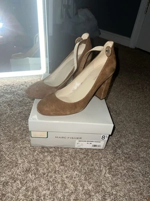 Marc Fisher Gamuza Tacón Alto Mary Jane’s Talla 8.5 Foto 1 de 4