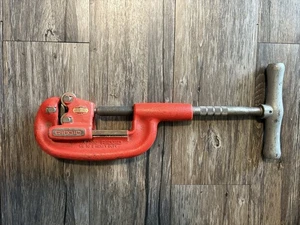 RIDGID No. 2a/202, 3 Wheel Pipe Cutter 1/8 to 2 " Heavy Duty, Great Condition  - Picture 1 of 7