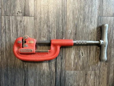 RIDGID No. 2a/202, 3 Wheel Pipe Cutter 1/8 to 2 " Heavy Duty, Great Condition  - Image 1 of 4