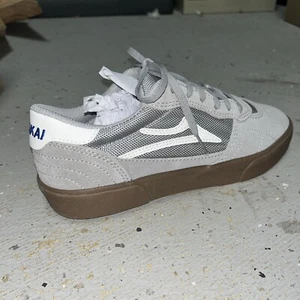 LAKAI CAMBRIDGE GREY SUEDE GUM SHOE - SIZE 8M-(Single Right Shoe) - Picture 1 of 2